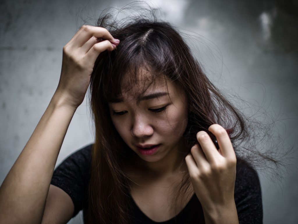 缺乏B群時，皮膚、頭髮、指甲等外觀可能會出現一些比較細微但可察覺的變化